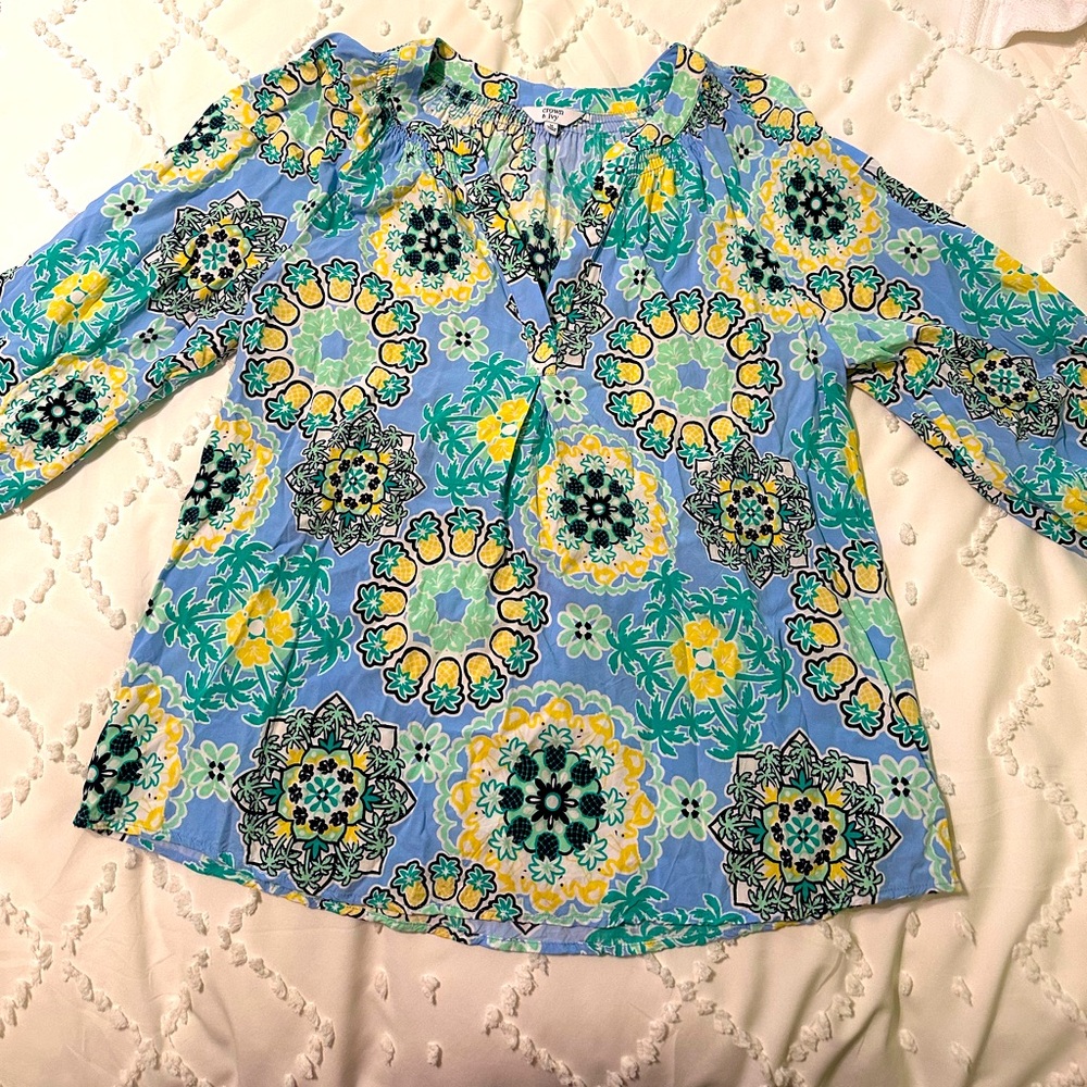 Crown and Ivy Tropical Pineapple Print Blouse Size Medium